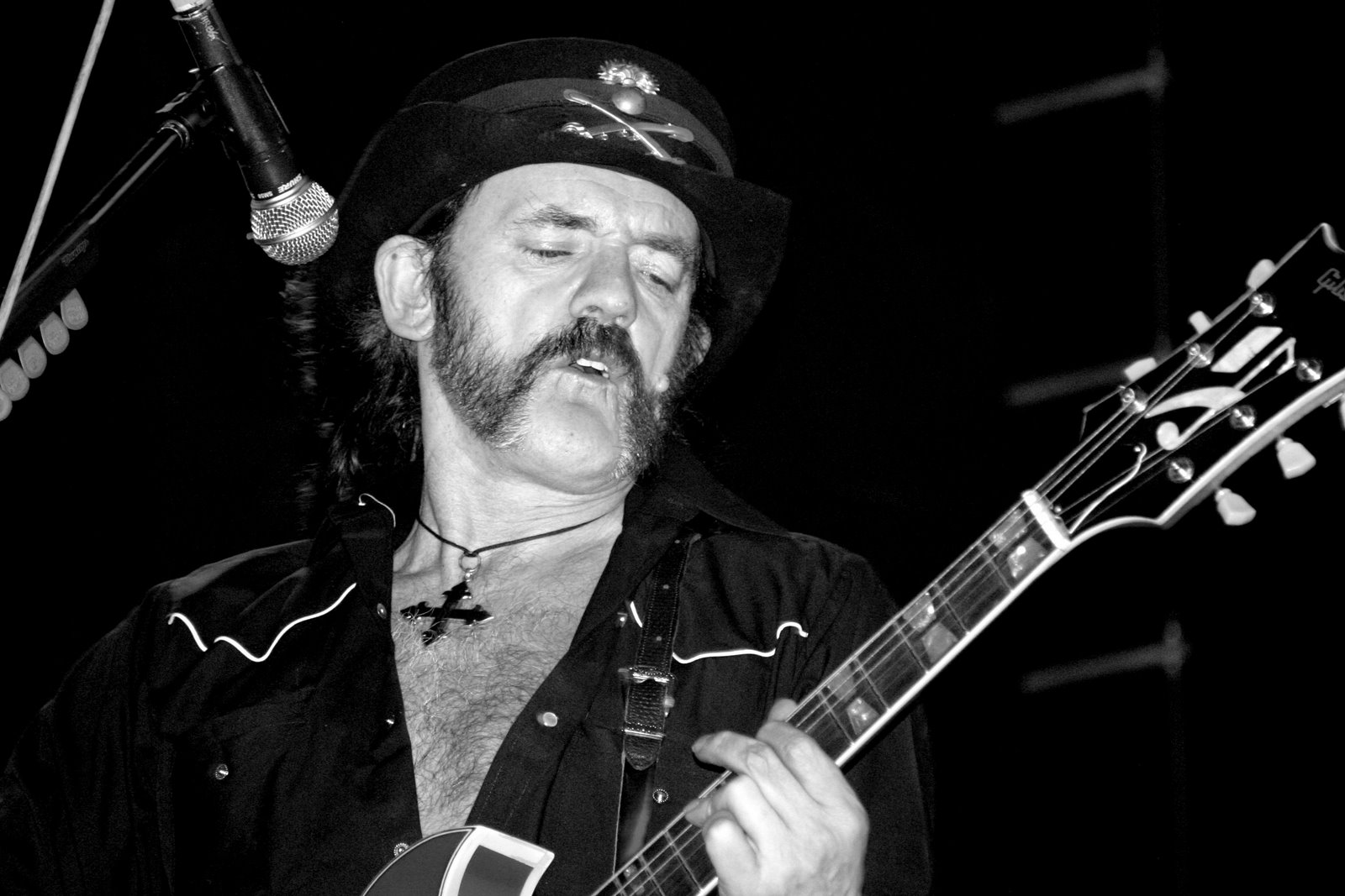Motorhead cancela conciertos por problemas cardianos de Lemmy