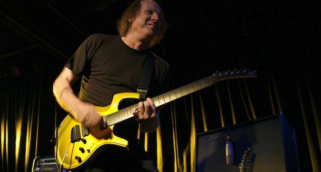 NINE INCH NAILS: Adrian Belew, otro musico que deja la banda