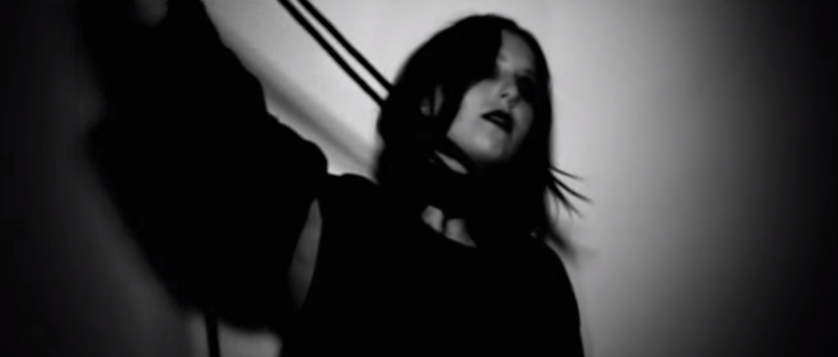 CHELSEA WOLFE estrenan video clip para “Carrion Flowers”