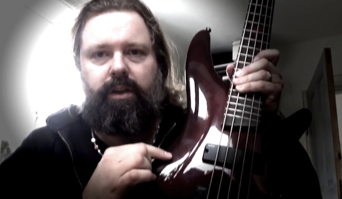 IN FLAMES pierde a su bajista Peter Iwers