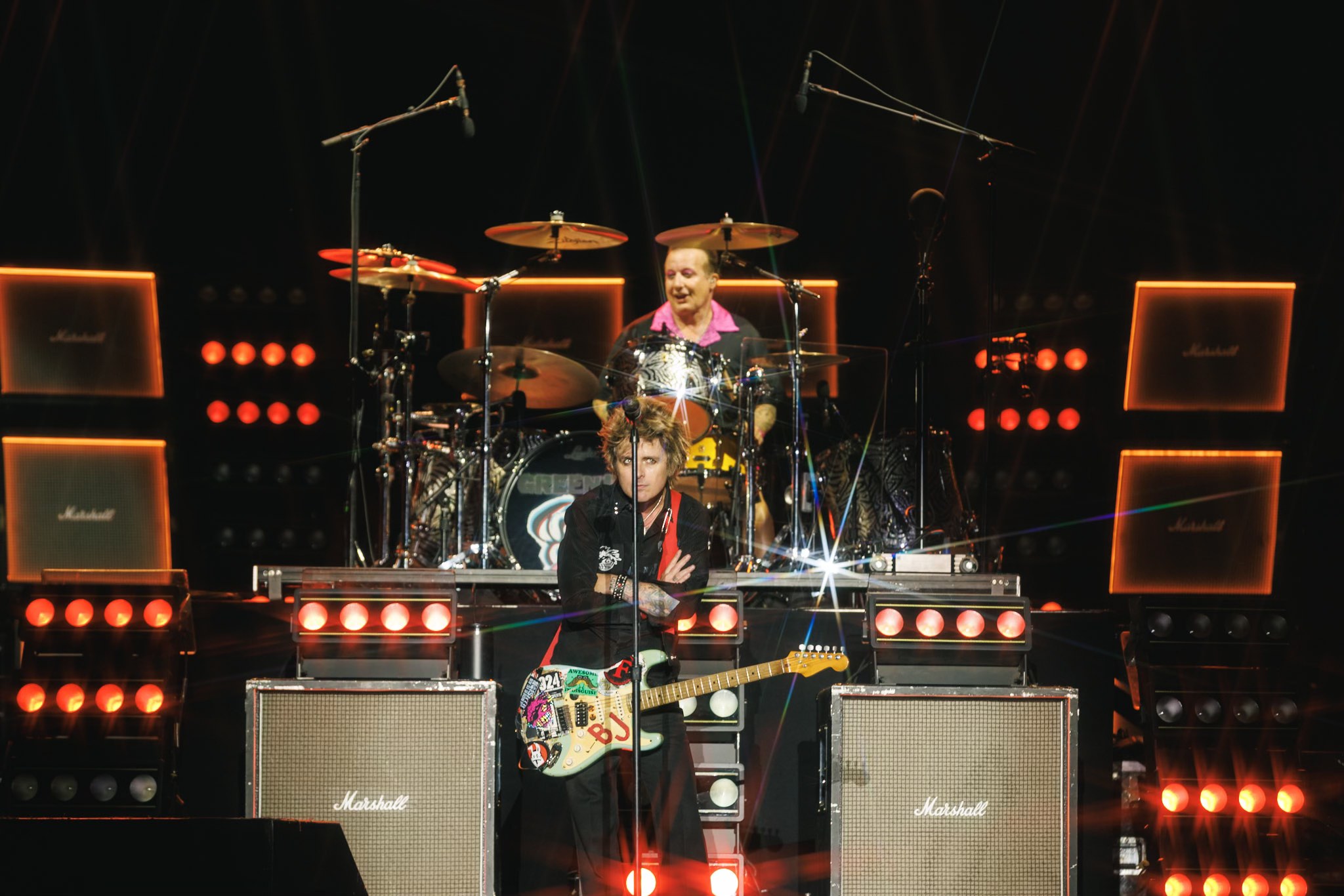 Reseña concierto de Green Day en Colombia 2025: Pop Punk bajo la lluvia y un cierre que quedará en la historia del Vive Claro Distrito Cultural de Bogotá